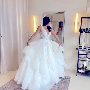 Beautiful Ballgown Tulle Wedding Dress